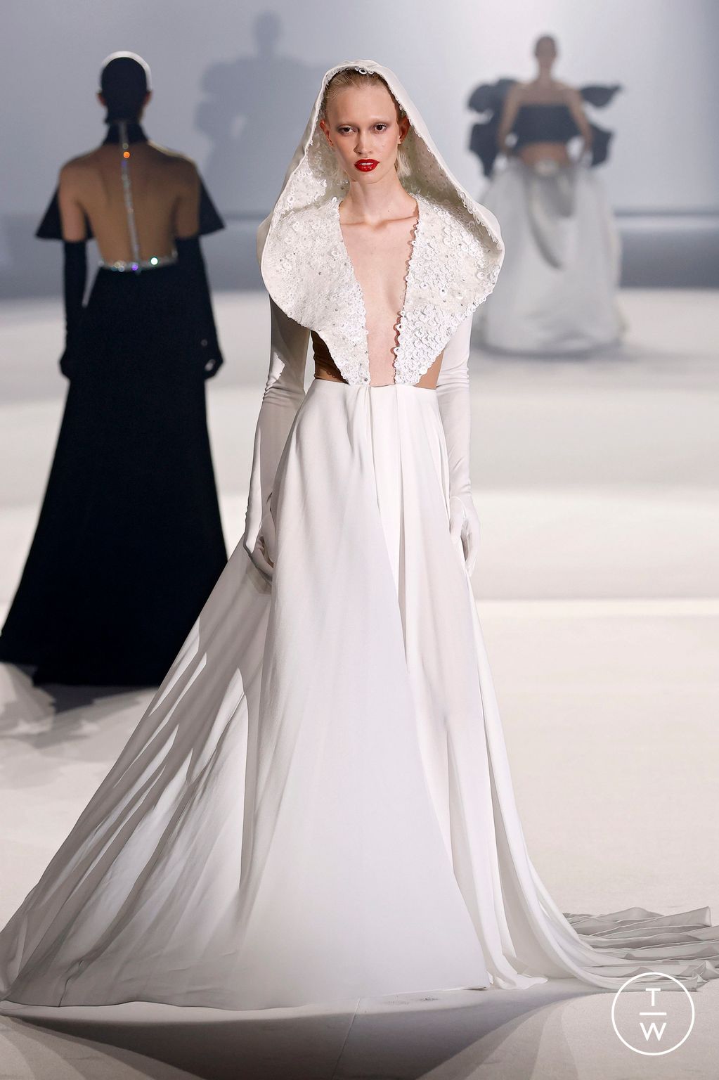 Fashion Week Paris Fall/Winter 2024 look 23 de la collection Stephane Rolland couture
