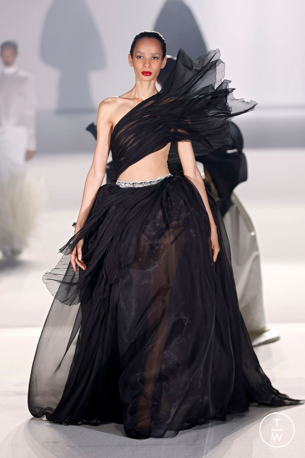 Fashion Week Paris Fall/Winter 2024 look 26 de la collection Stephane Rolland couture