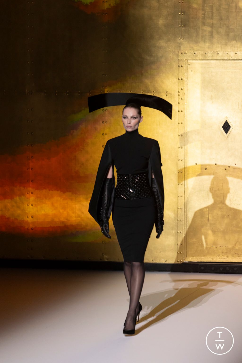 Fashion Week Paris Fall/Winter 2025 look 1 from the Stephane Rolland collection couture