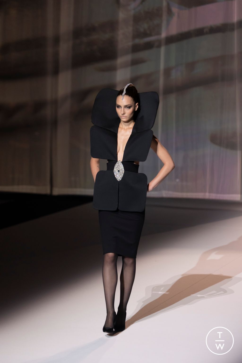 Fashion Week Paris Fall/Winter 2025 look 2 from the Stephane Rolland collection couture