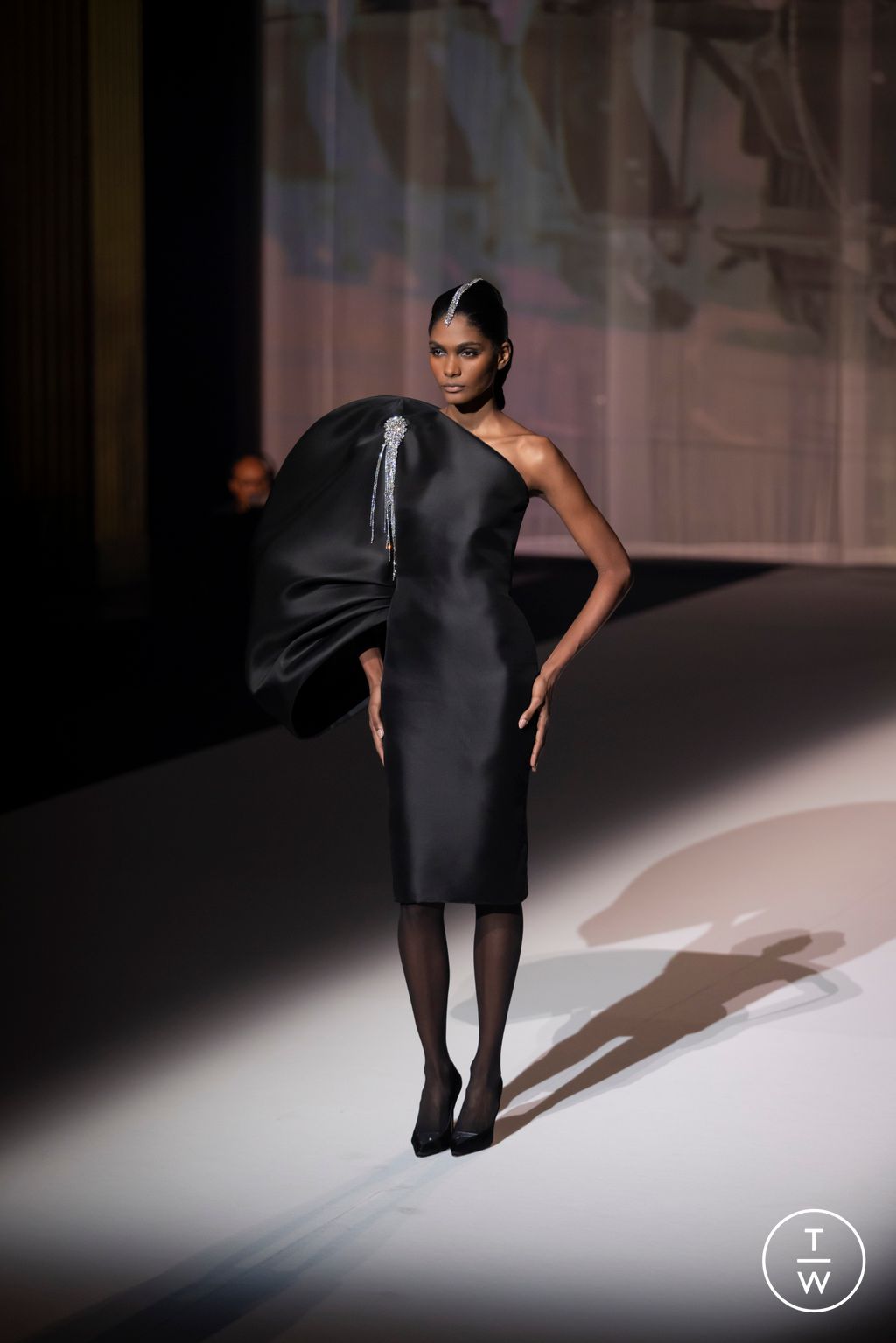 Fashion Week Paris Fall/Winter 2025 look 4 from the Stephane Rolland collection couture