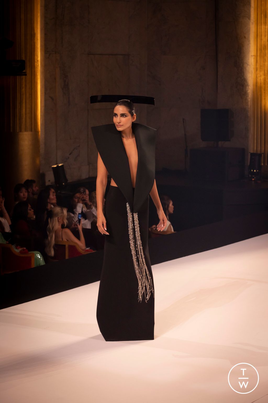 Fashion Week Paris Fall/Winter 2025 look 9 from the Stephane Rolland collection couture