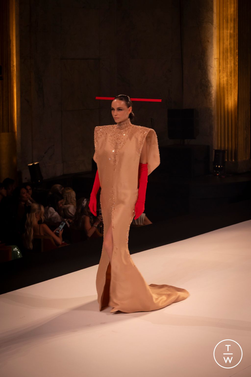 Fashion Week Paris Fall/Winter 2025 look 18 from the Stephane Rolland collection couture