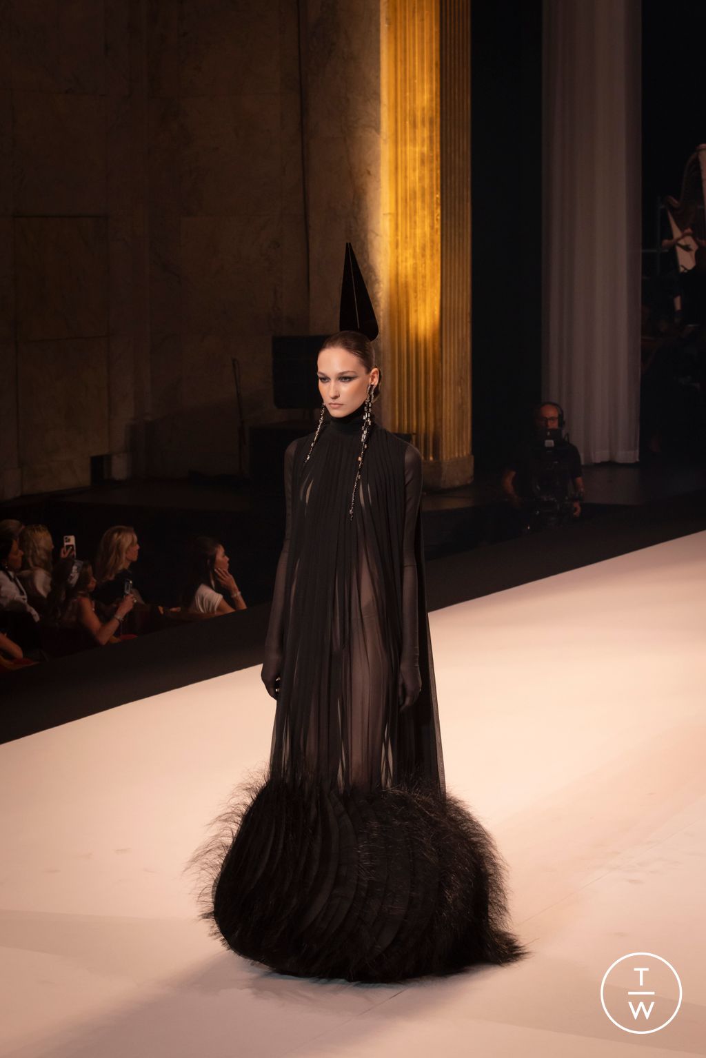 Fashion Week Paris Fall/Winter 2025 look 22 from the Stephane Rolland collection couture