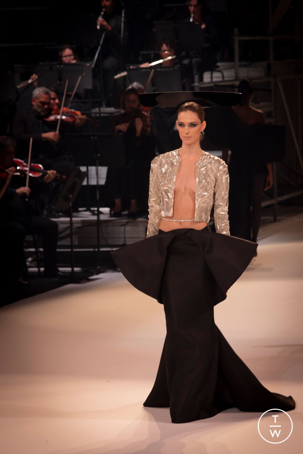 Fashion Week Paris Fall/Winter 2025 look 28 from the Stephane Rolland collection couture