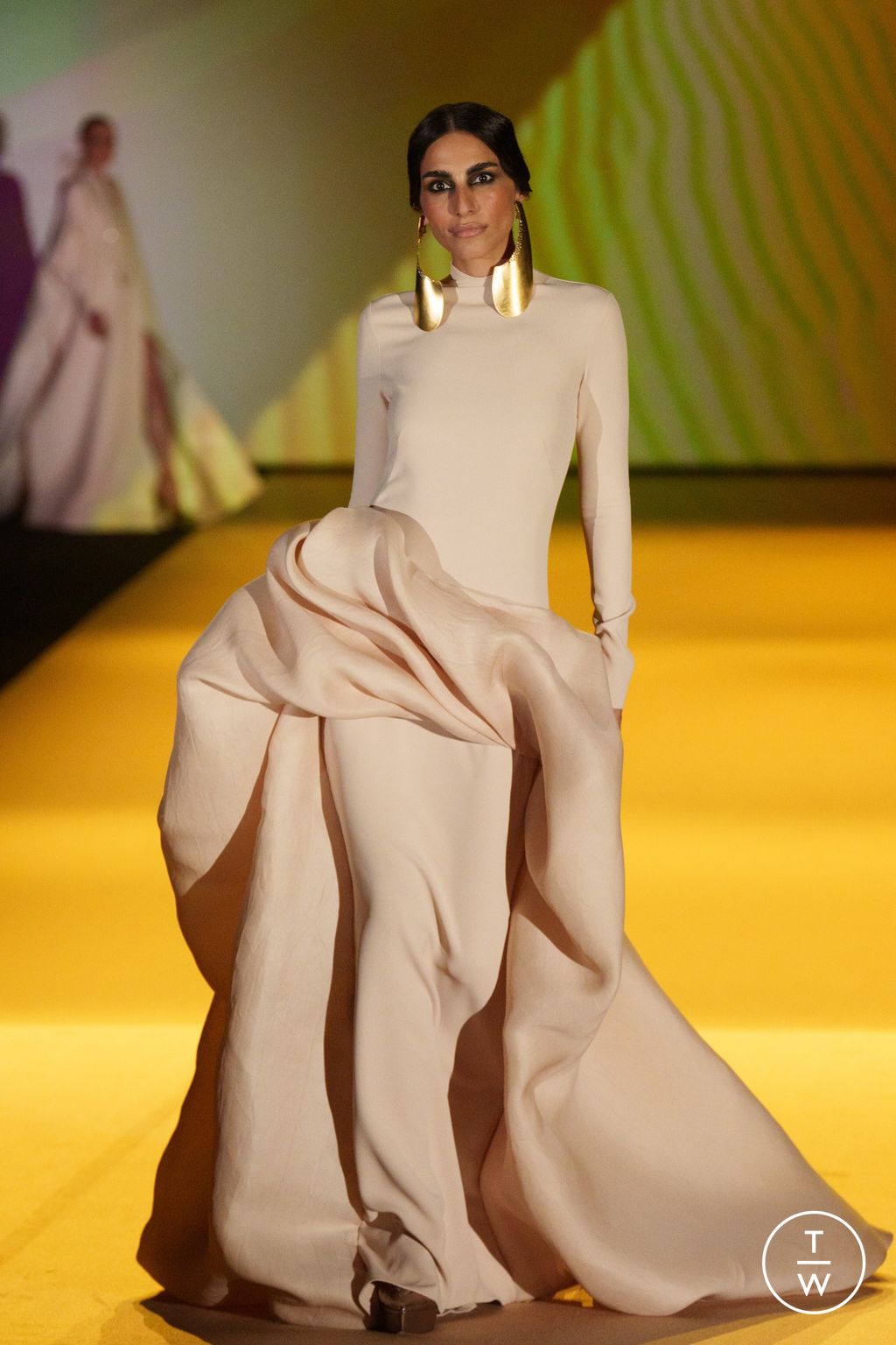Fashion Week Paris Spring/Summer 2024 look 10 from the Stephane Rolland collection couture