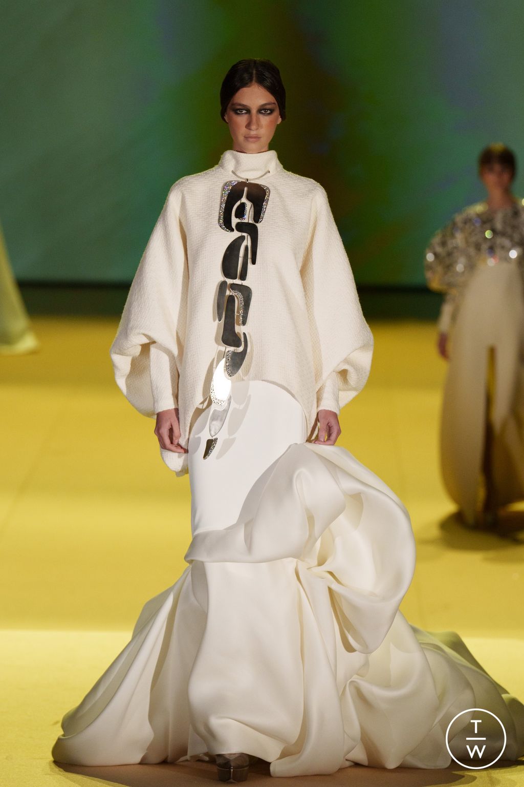 Fashion Week Paris Spring/Summer 2024 look 16 from the Stephane Rolland collection couture