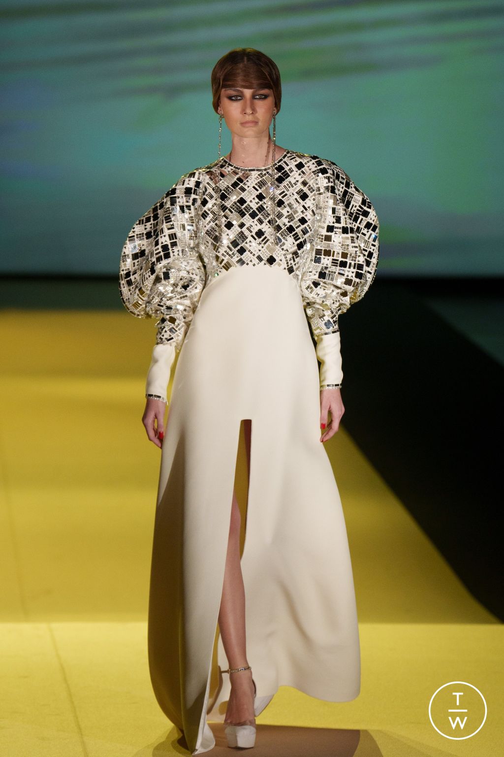 Fashion Week Paris Spring/Summer 2024 look 17 from the Stephane Rolland collection couture