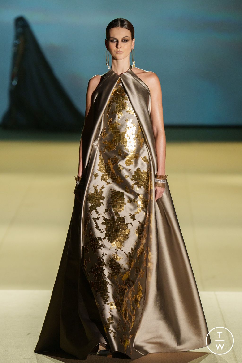 Fashion Week Paris Spring/Summer 2024 look 20 from the Stephane Rolland collection couture