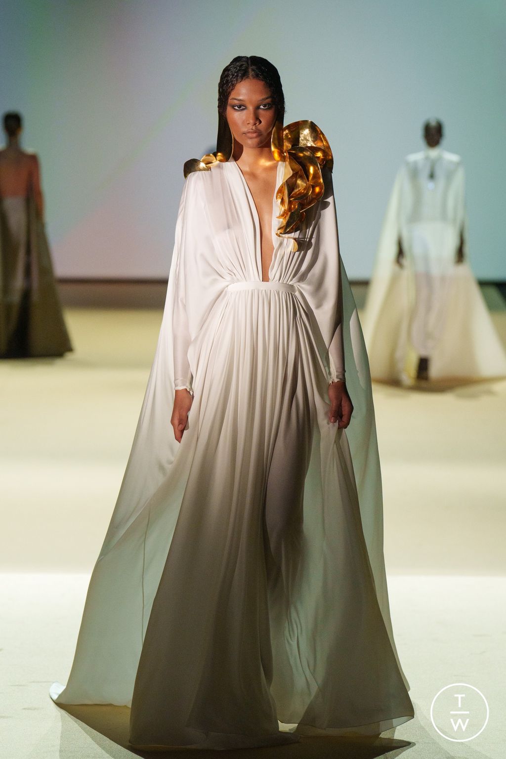 Fashion Week Paris Spring/Summer 2024 look 22 from the Stephane Rolland collection couture