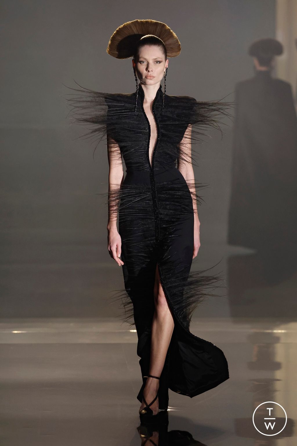 Fashion Week Paris Spring/Summer 2025 look 4 from the Stephane Rolland collection 高级定制