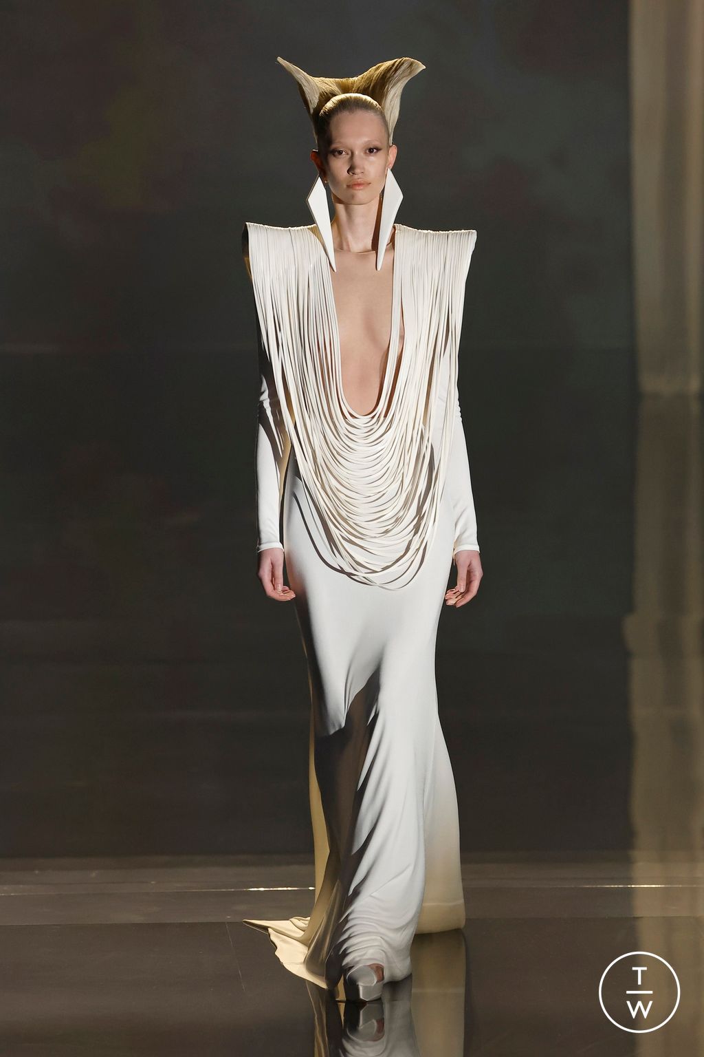 Fashion Week Paris Spring/Summer 2025 look 7 from the Stephane Rolland collection 高级定制