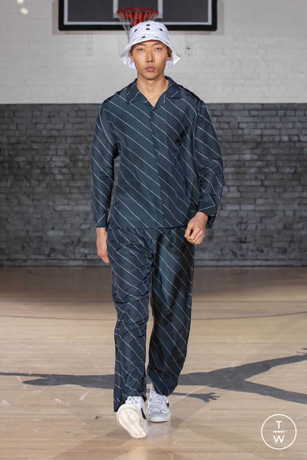 Fashion Week London Fall/Winter 2020 look 15 from the Studio Alch collection menswear