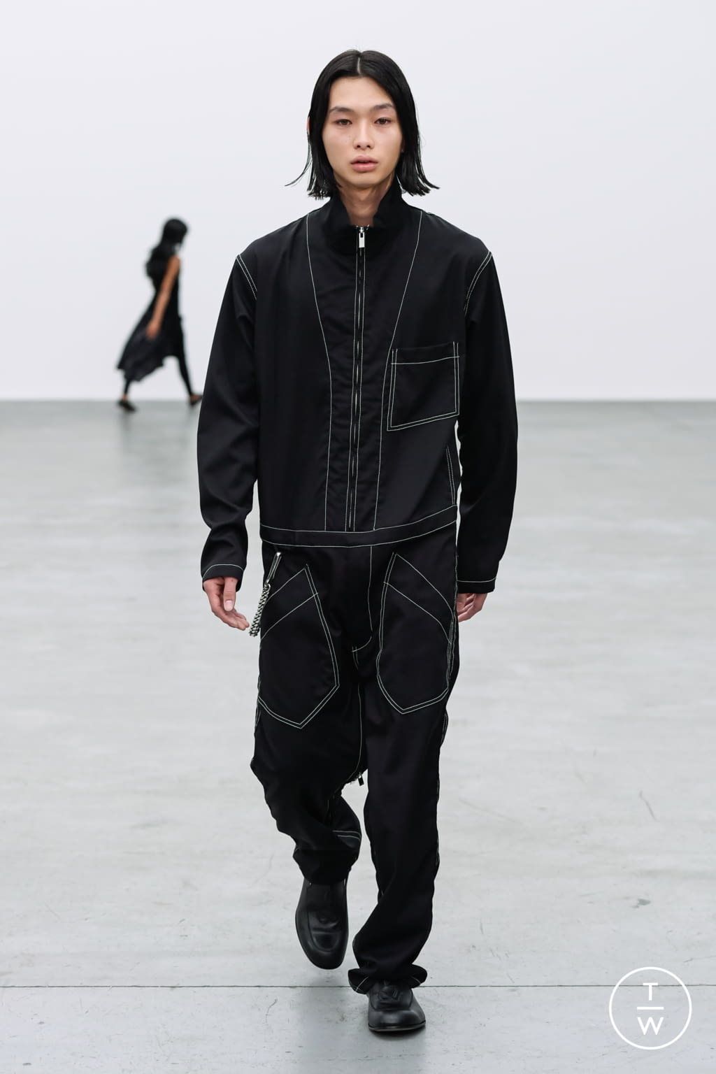 Fashion Week Paris Fall/Winter 2021 look 1 from the Sulvam collection 男装