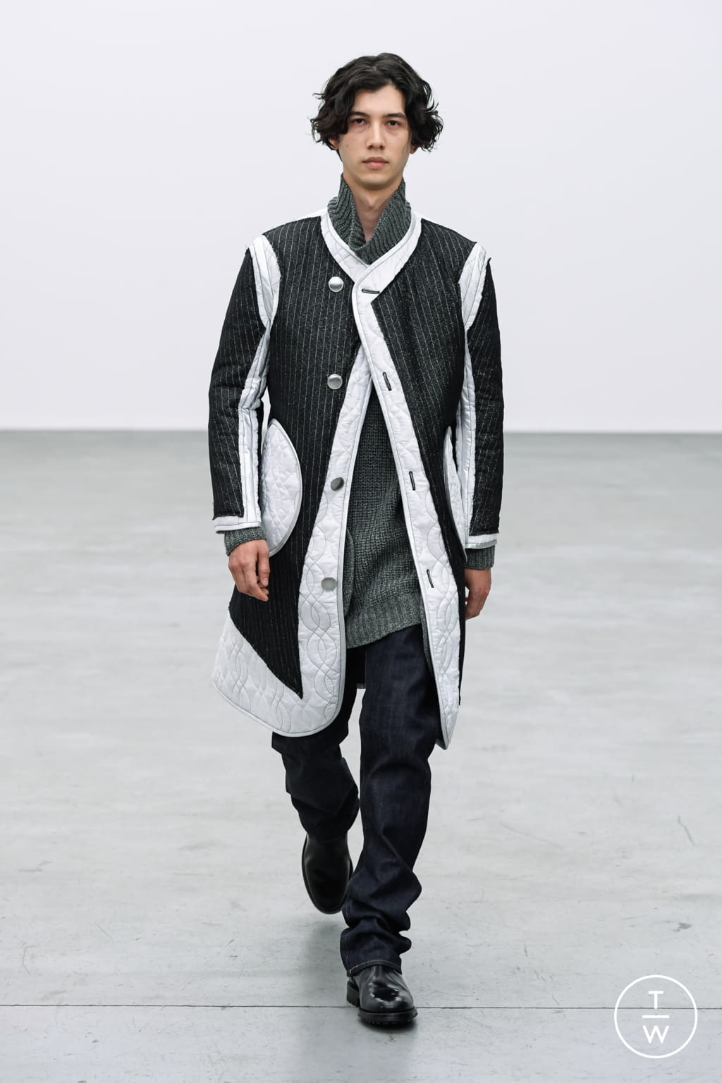 Fashion Week Paris Fall/Winter 2021 look 15 de la collection Sulvam menswear