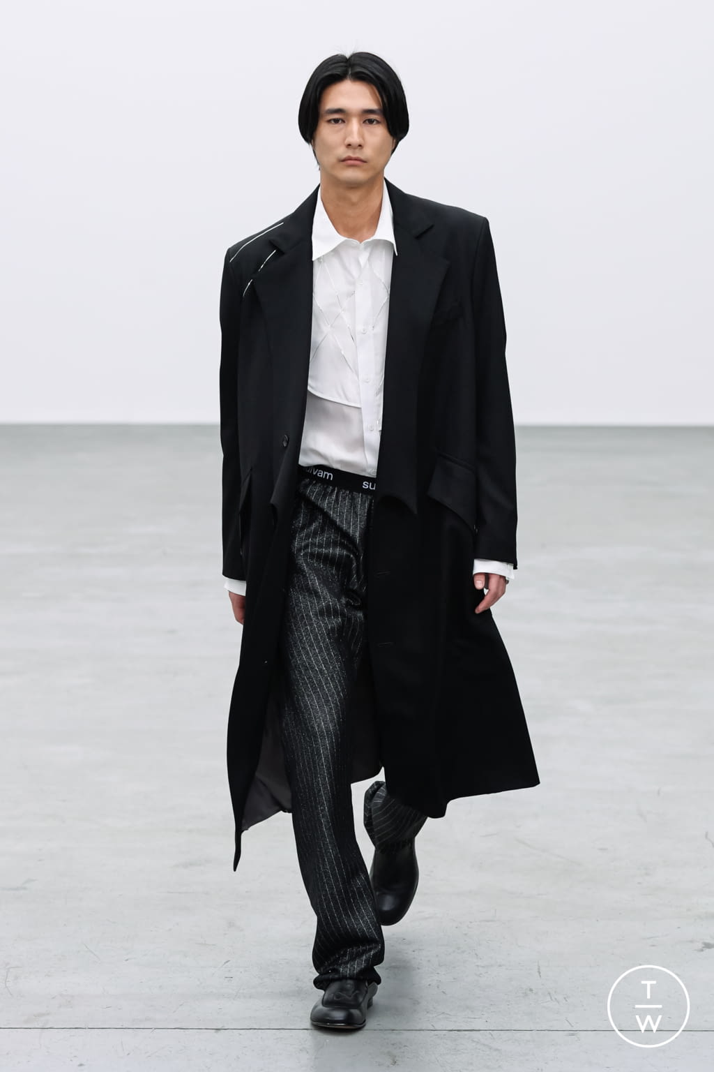 Fashion Week Paris Fall/Winter 2021 look 26 de la collection Sulvam menswear