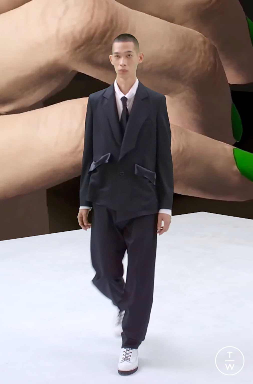 Fashion Week Paris Spring/Summer 2022 look 1 from the Sulvam collection menswear