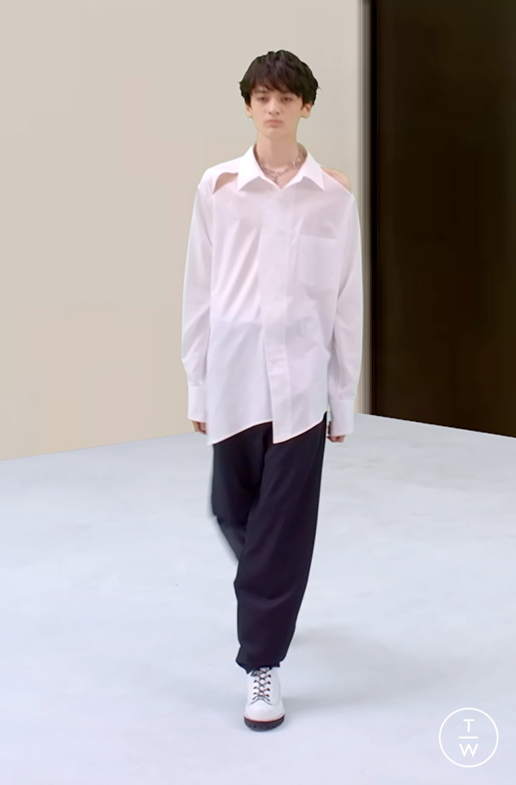 Fashion Week Paris Spring/Summer 2022 look 12 from the Sulvam collection 男装