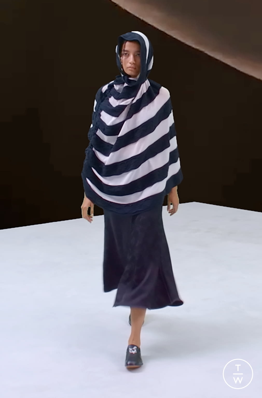 Fashion Week Paris Spring/Summer 2022 look 24 de la collection Sulvam menswear