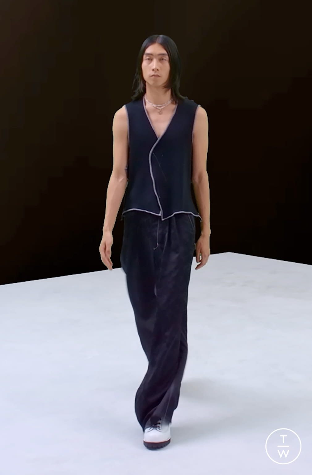 Fashion Week Paris Spring/Summer 2022 look 25 from the Sulvam collection 男装
