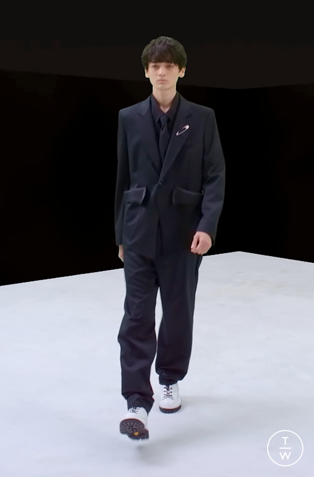 Fashion Week Paris Spring/Summer 2022 look 30 from the Sulvam collection menswear