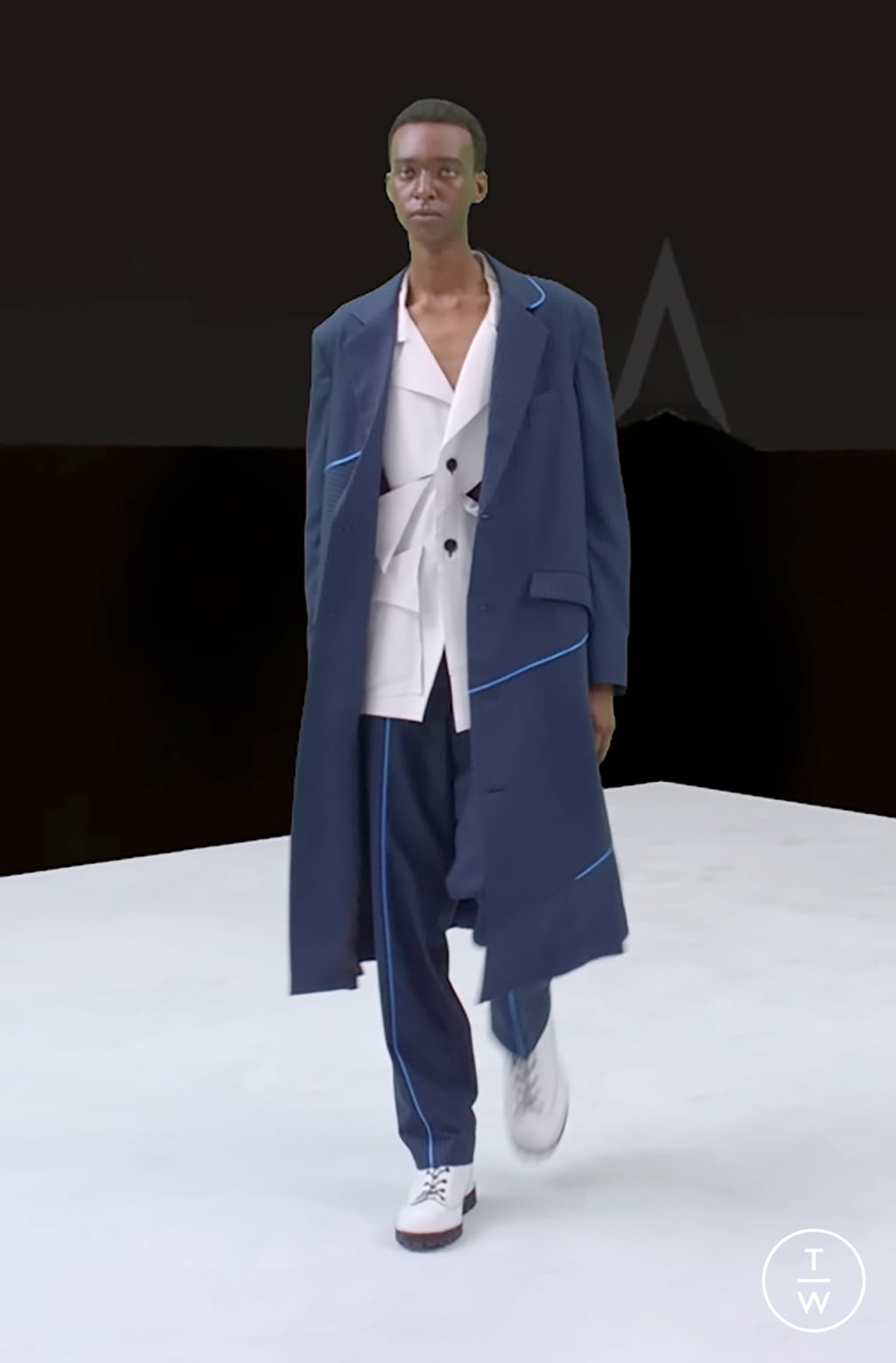 Fashion Week Paris Spring/Summer 2022 look 5 from the Sulvam collection 男装