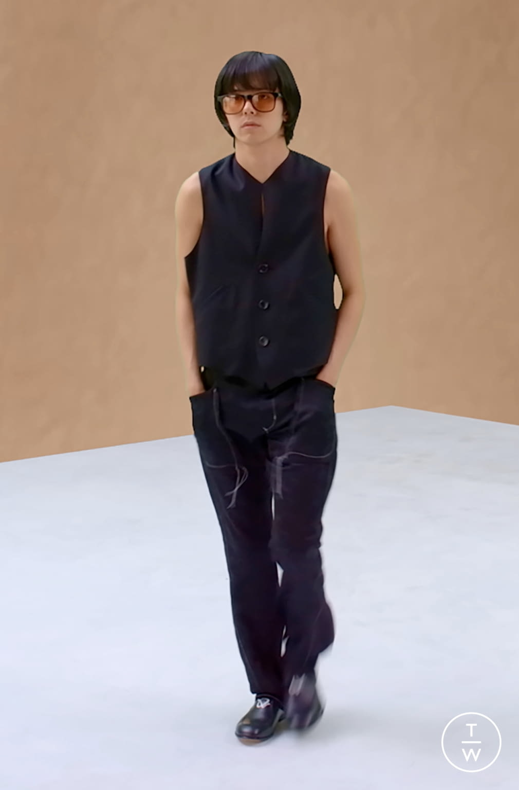 Fashion Week Paris Spring/Summer 2022 look 8 from the Sulvam collection menswear