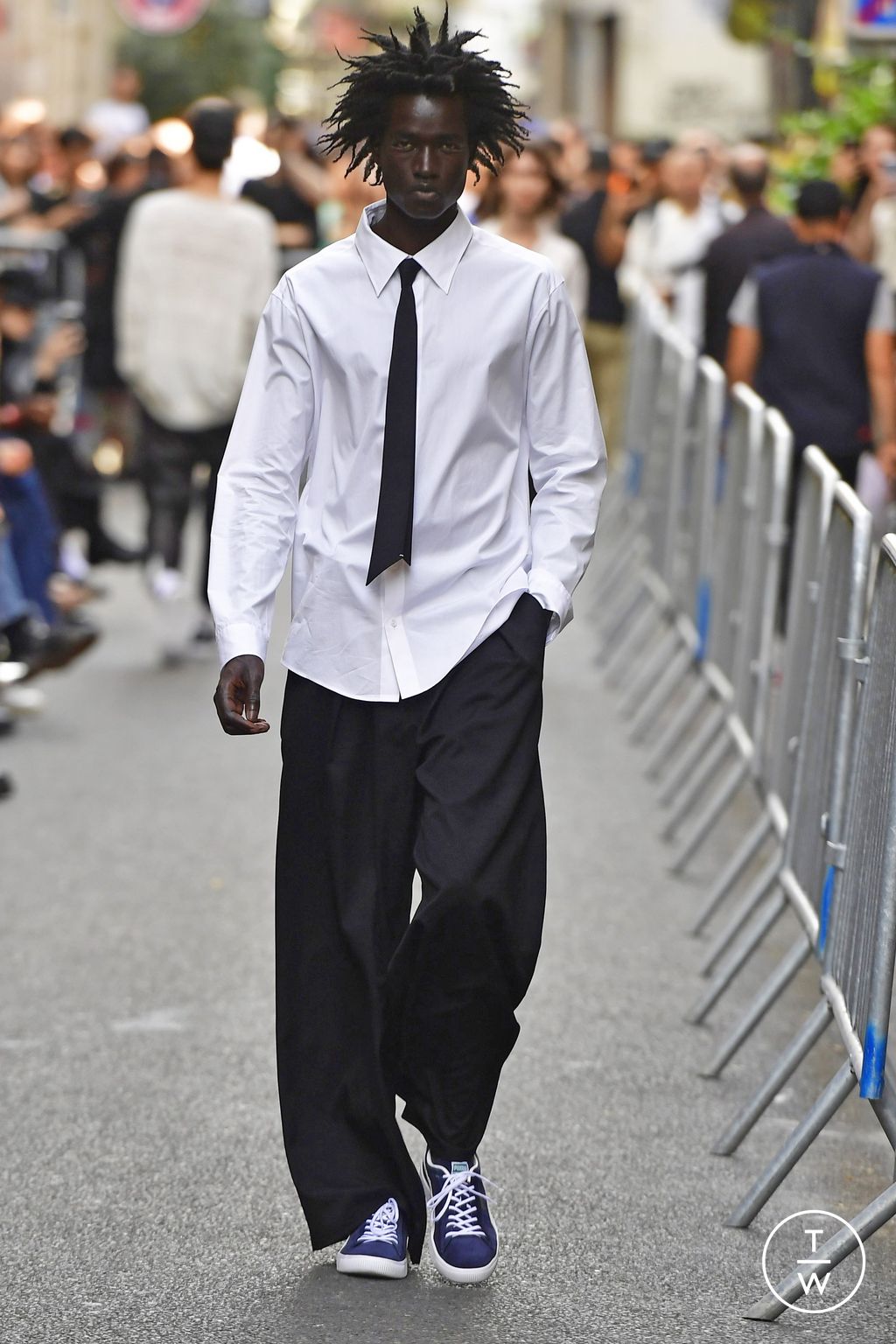 Fashion Week Paris Spring/Summer 2024 look 13 from the Sulvam collection 男装