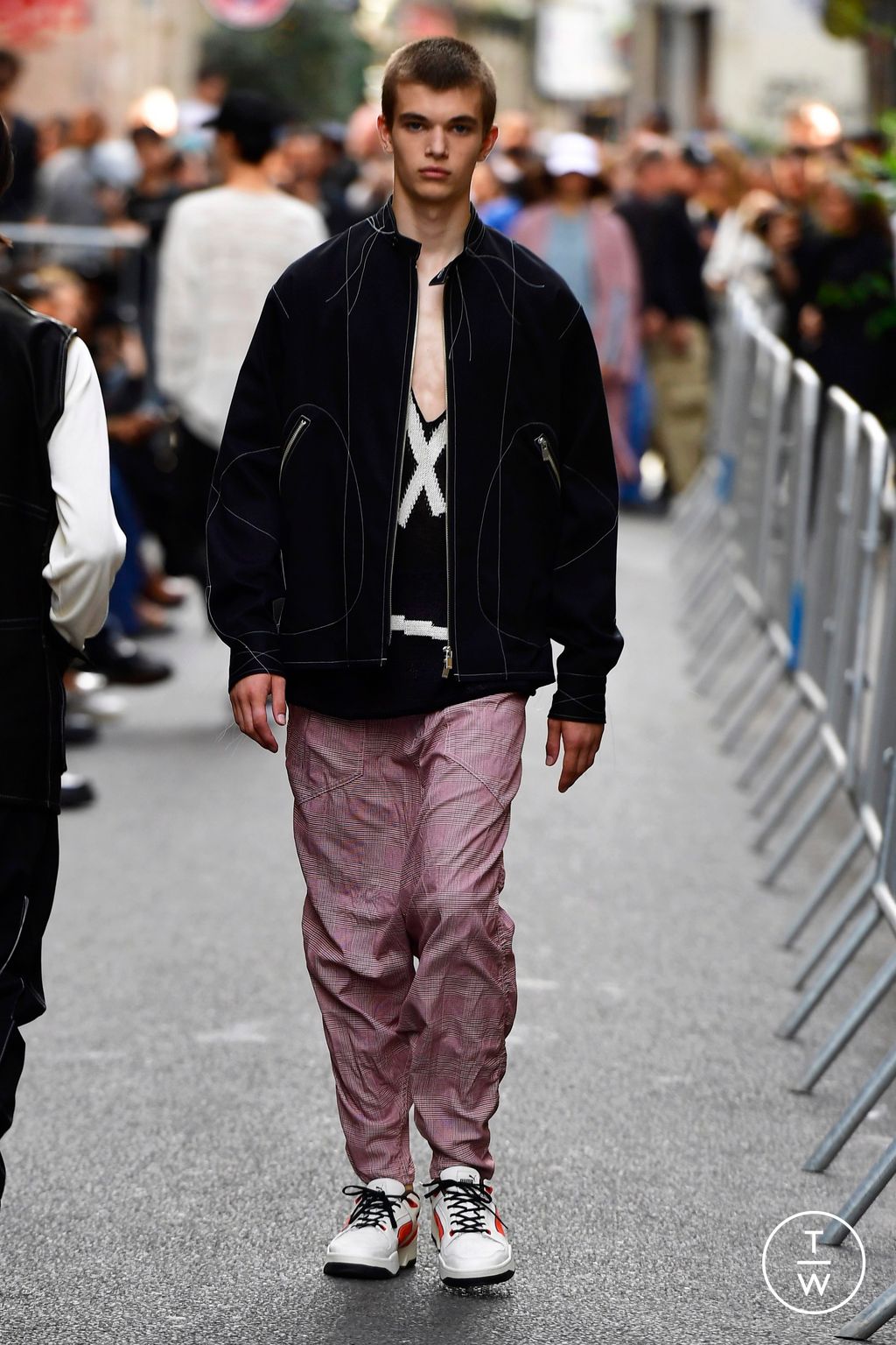 Fashion Week Paris Spring/Summer 2024 look 17 de la collection Sulvam menswear