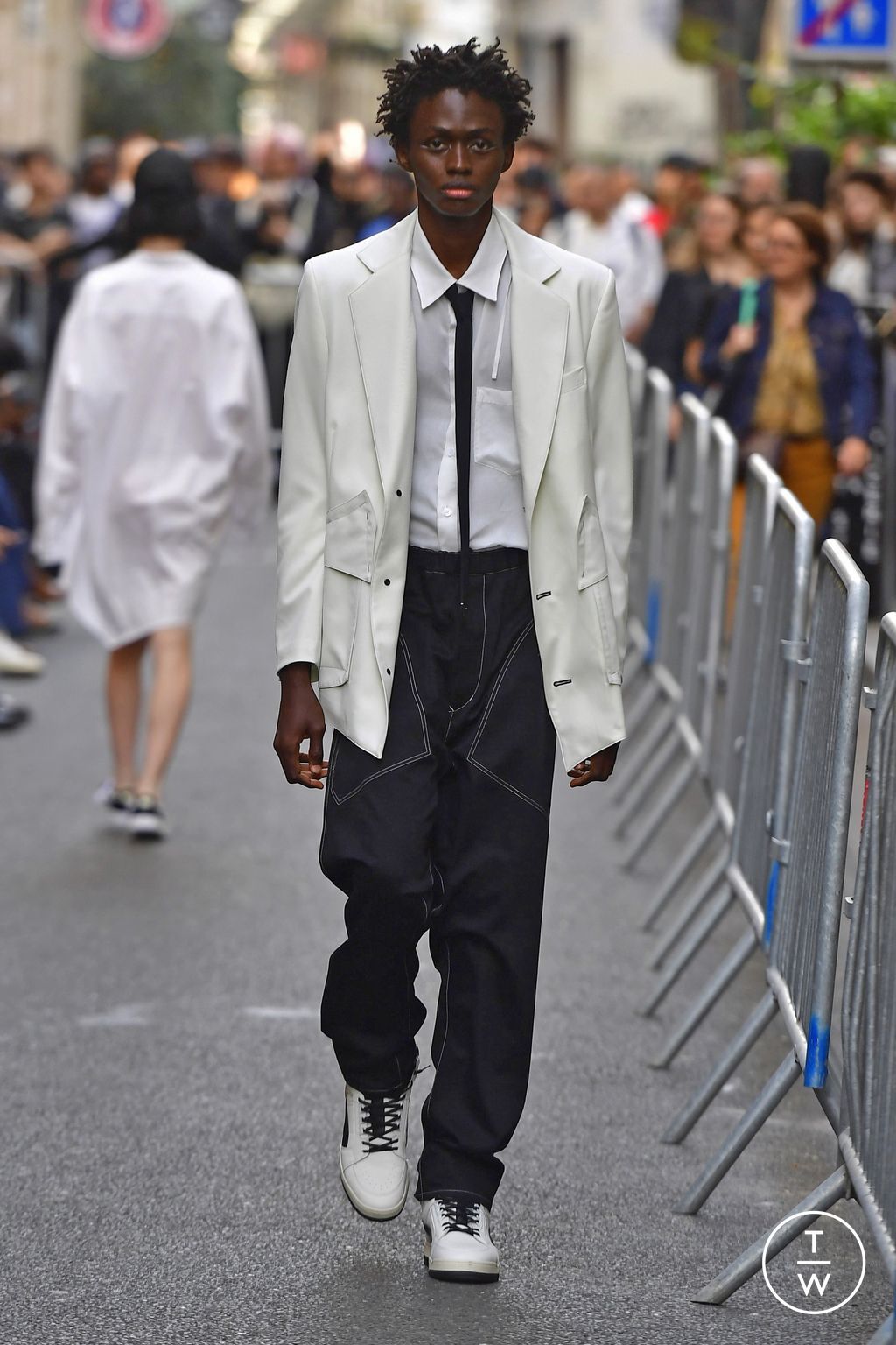 Fashion Week Paris Spring/Summer 2024 look 26 from the Sulvam collection 男装