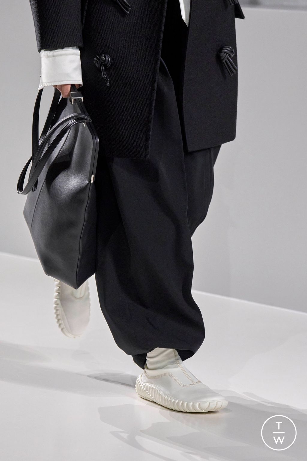 Fashion Week Milan Spring/Summer 2026 look 1 from the Bottega Veneta collection womenswear accessories