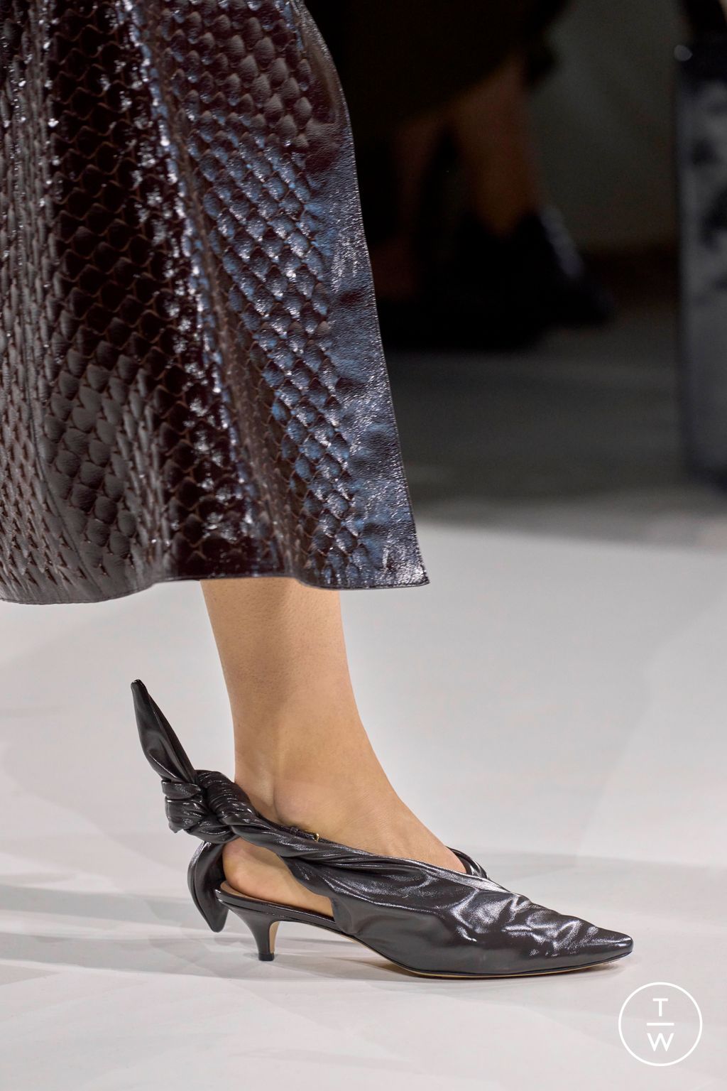 Fashion Week Milan Spring/Summer 2026 look 9 from the Bottega Veneta collection womenswear accessories