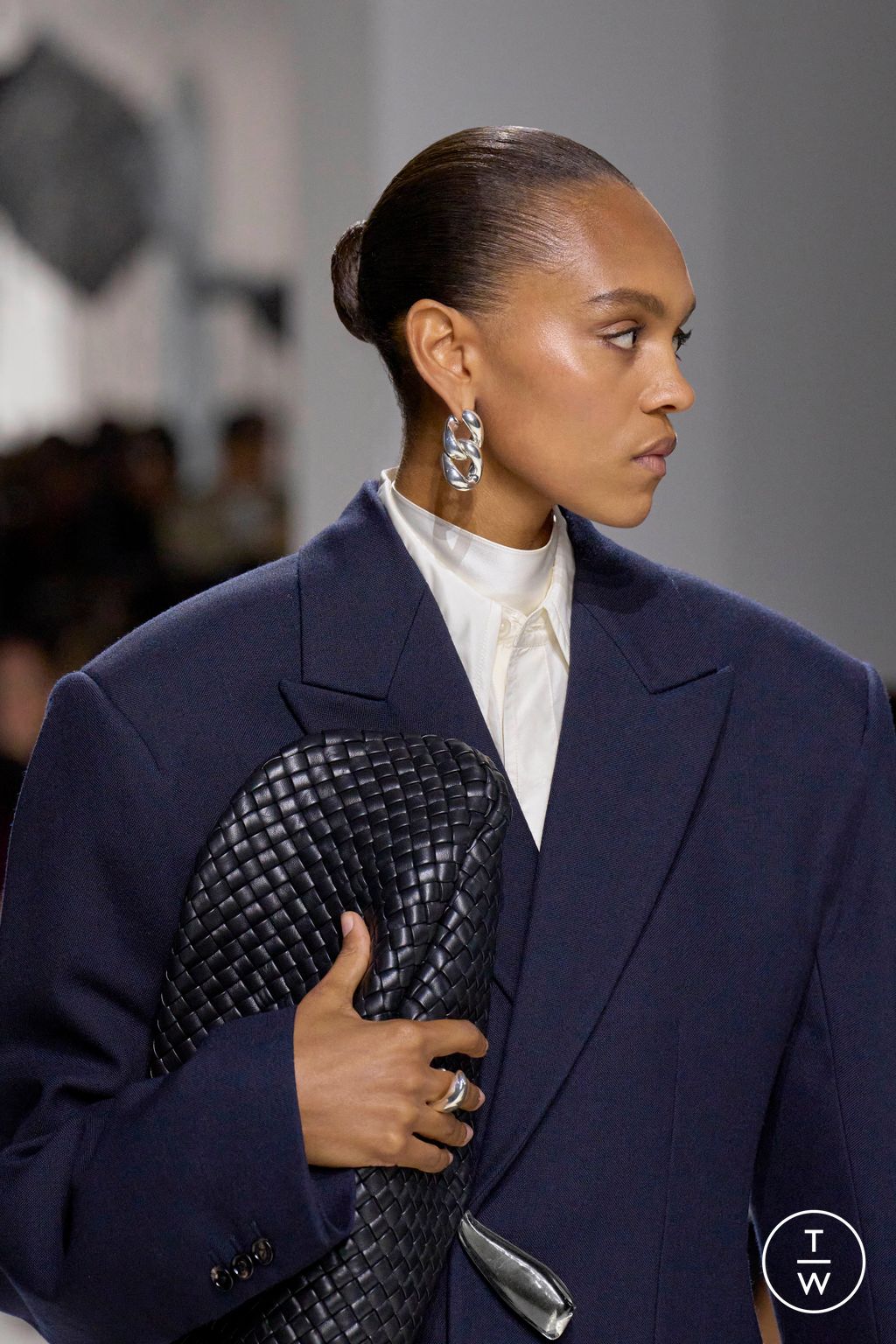 Fashion Week Milan Spring/Summer 2026 look 15 from the Bottega Veneta collection womenswear accessories