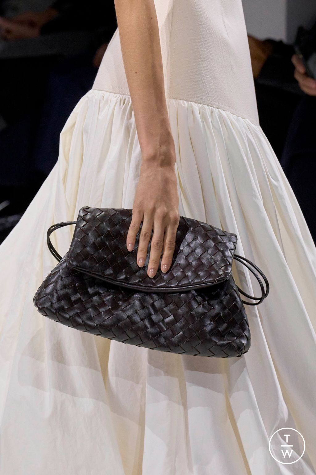 Fashion Week Milan Spring/Summer 2026 look 21 from the Bottega Veneta collection womenswear accessories