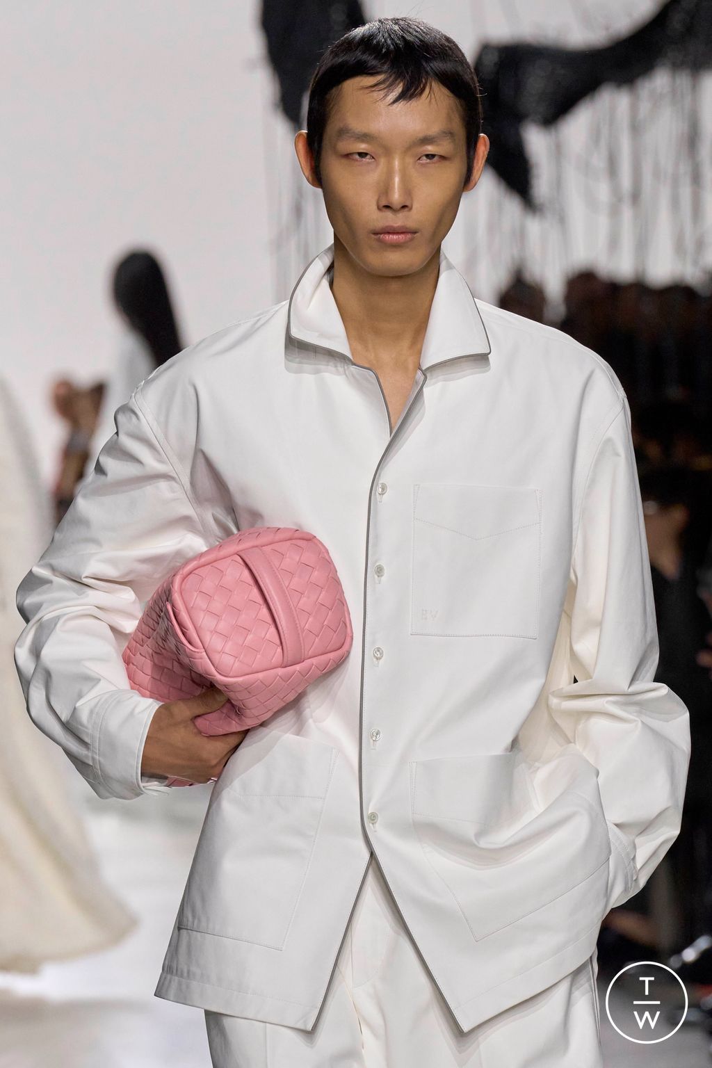 Fashion Week Milan Spring/Summer 2026 look 24 from the Bottega Veneta collection womenswear accessories