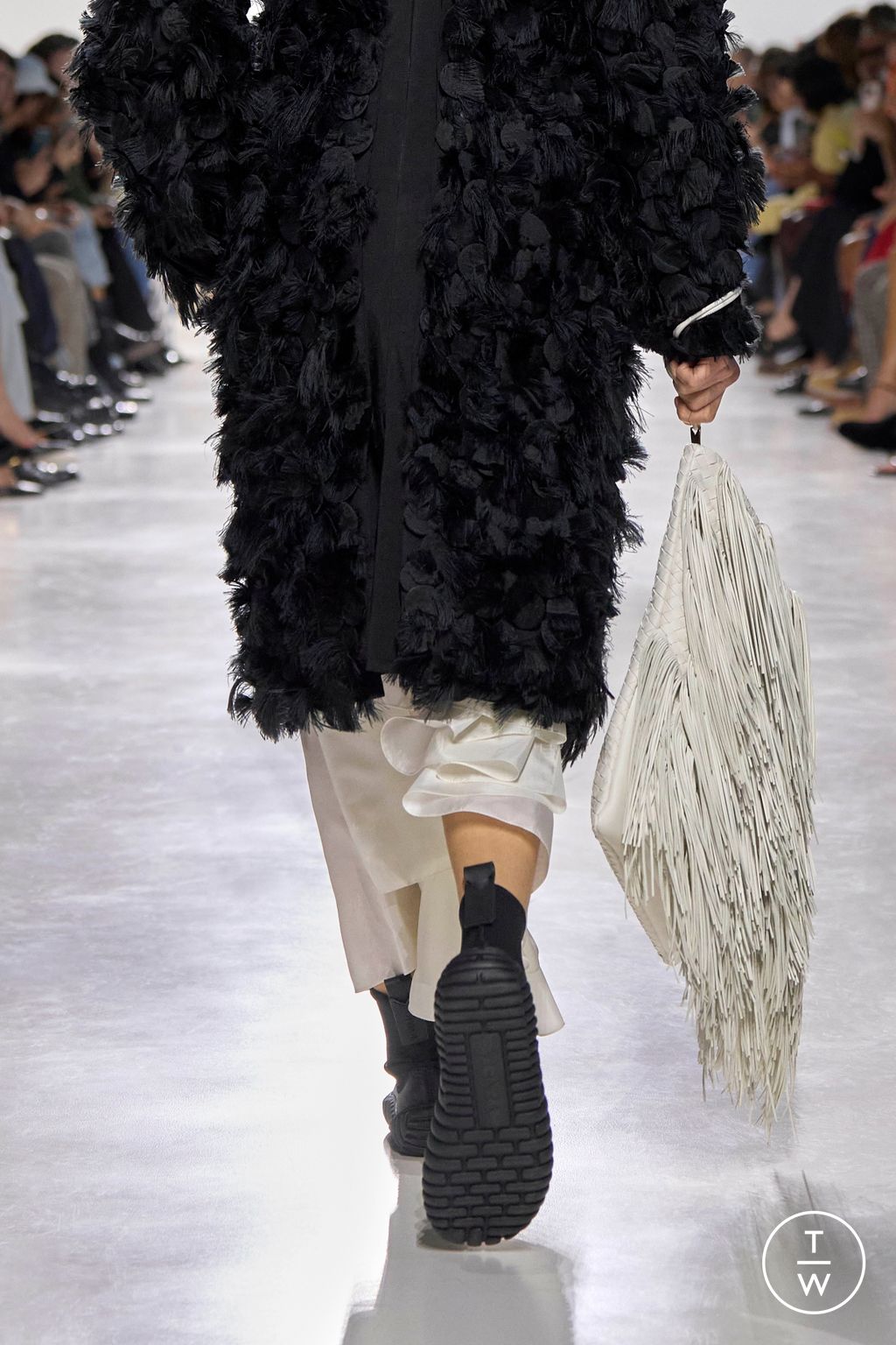 Fashion Week Milan Spring/Summer 2026 look 28 from the Bottega Veneta collection womenswear accessories