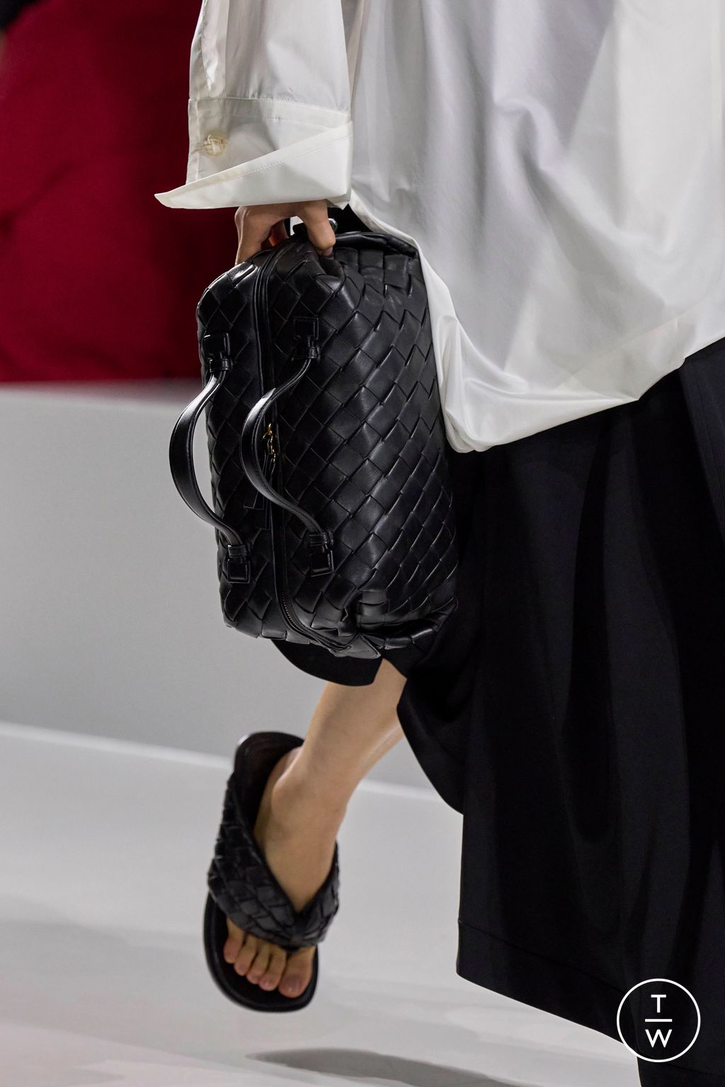 Fashion Week Milan Spring/Summer 2026 look 32 from the Bottega Veneta collection womenswear accessories