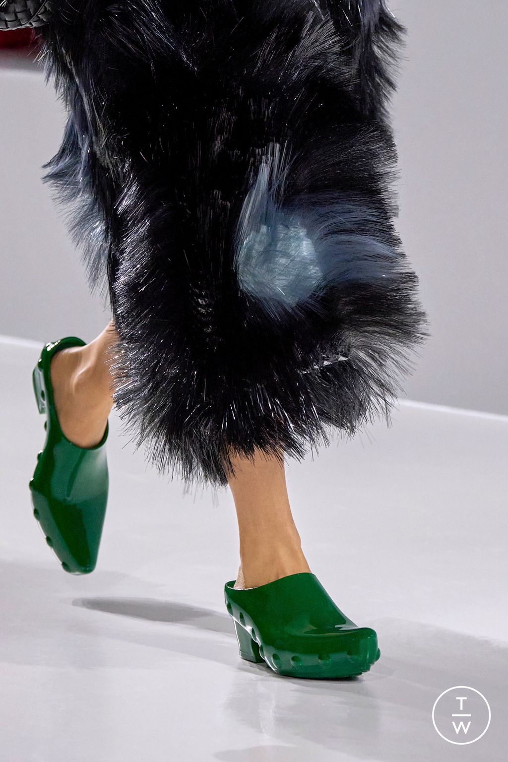 Fashion Week Milan Spring/Summer 2026 look 40 from the Bottega Veneta collection womenswear accessories