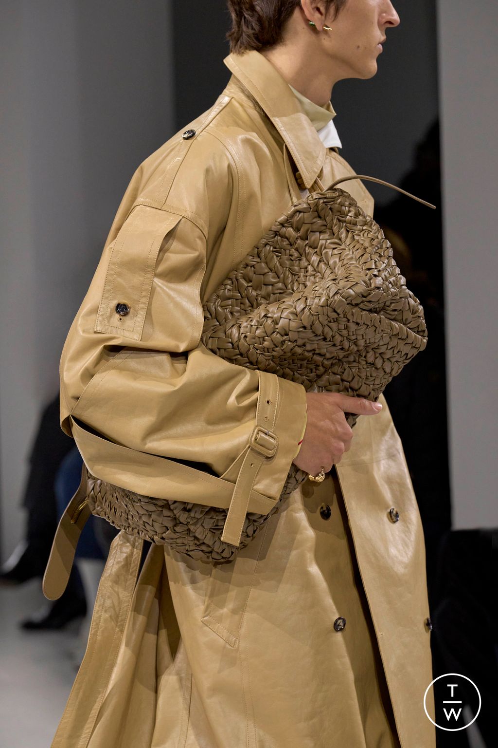 Fashion Week Milan Spring/Summer 2026 look 60 from the Bottega Veneta collection womenswear accessories