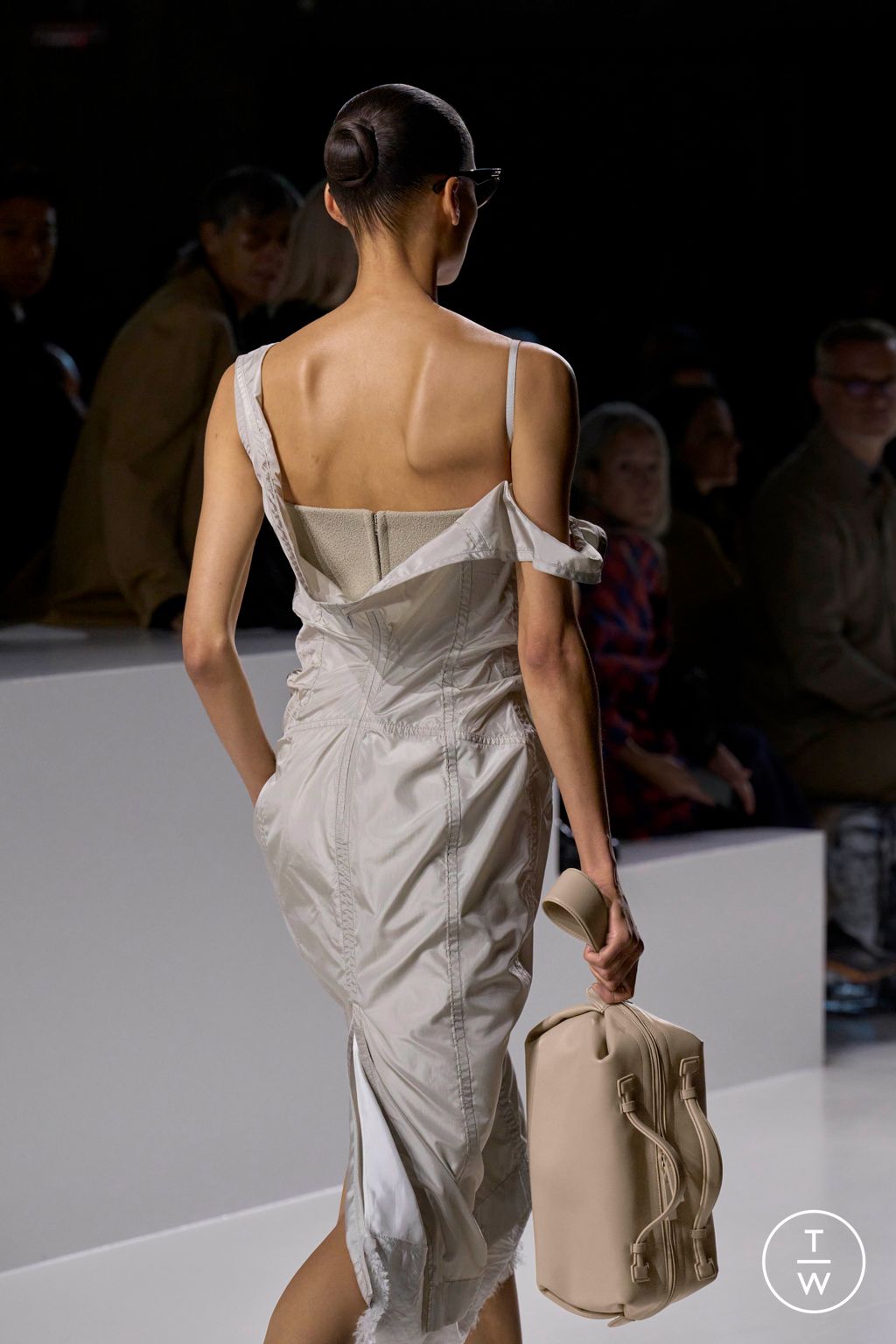 Fashion Week Milan Spring/Summer 2026 look 64 from the Bottega Veneta collection womenswear accessories