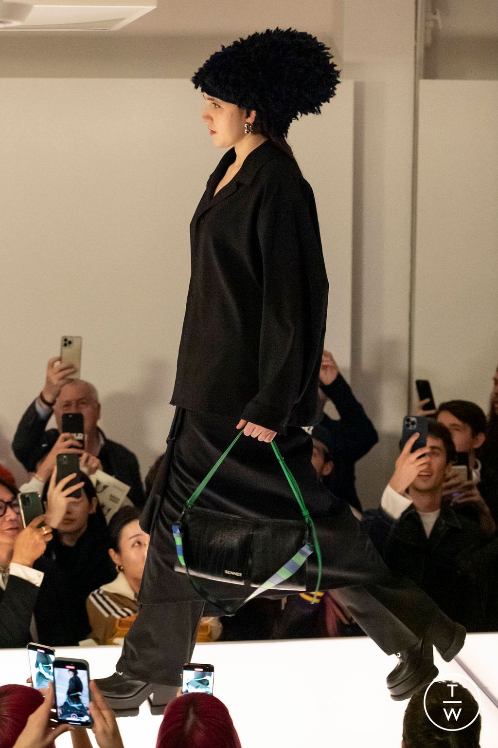 Fashion Week Milan Fall/Winter 2023 look 2 de la collection Sunnei womenswear