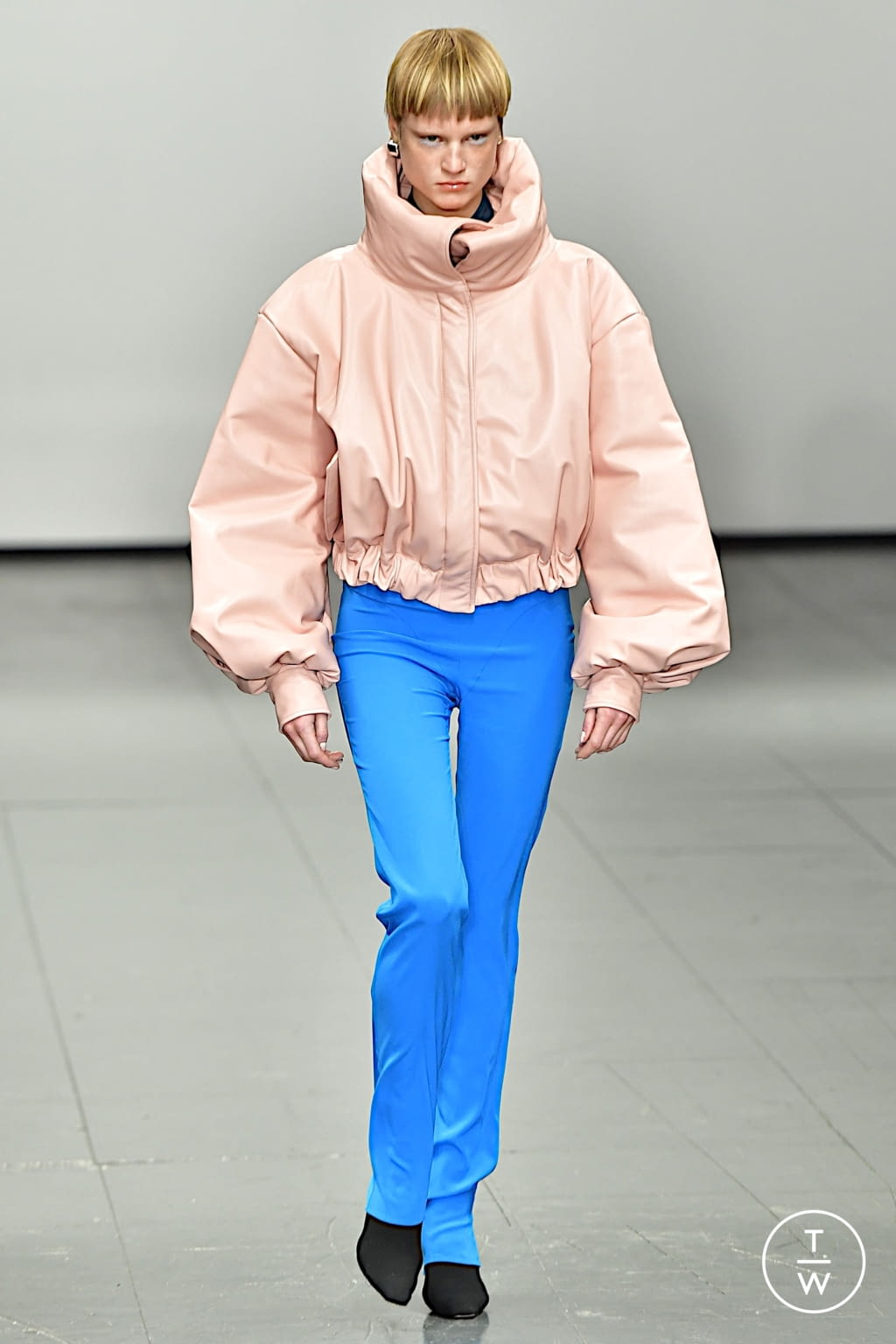 Fashion Week London Fall/Winter 2022 look 2 de la collection Supriya Lele womenswear