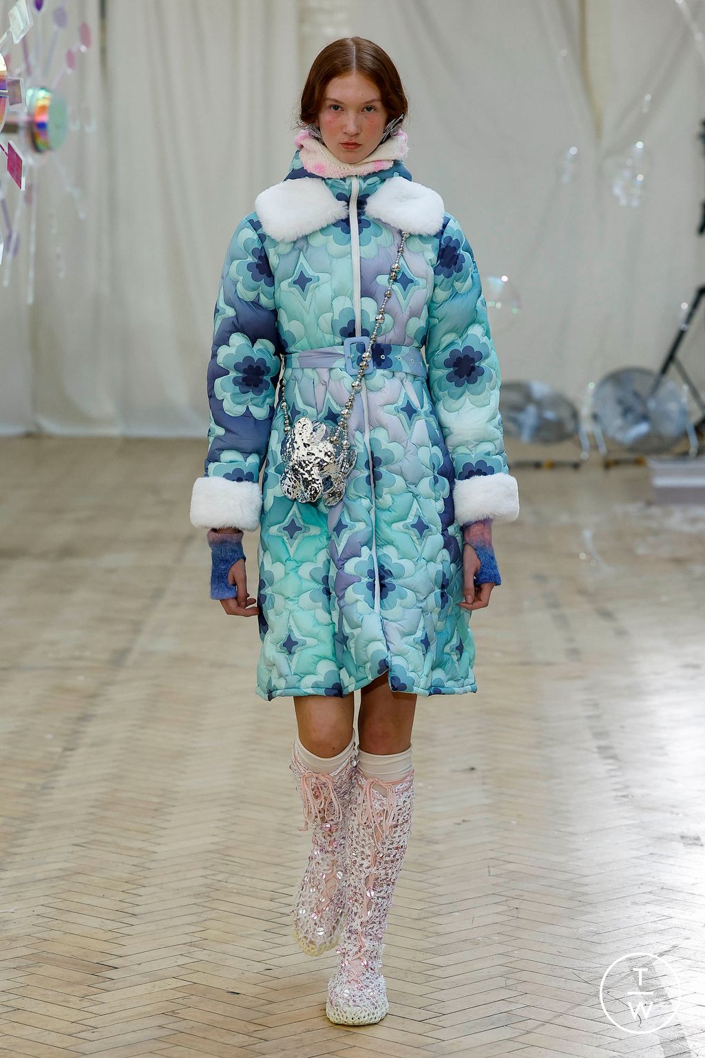 Fashion Week London Fall/Winter 2024 look 17 from the Susan Fang collection 女装