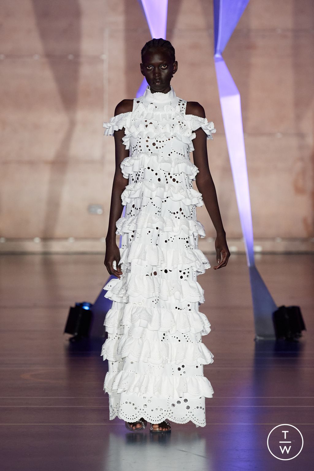 Fashion Week London Spring/Summer 2024 look 21 from the Susan Fang collection 女装