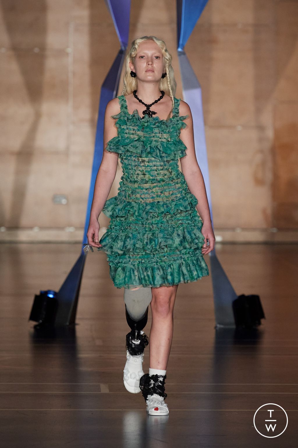 Fashion Week London Spring/Summer 2024 look 23 from the Susan Fang collection 女装