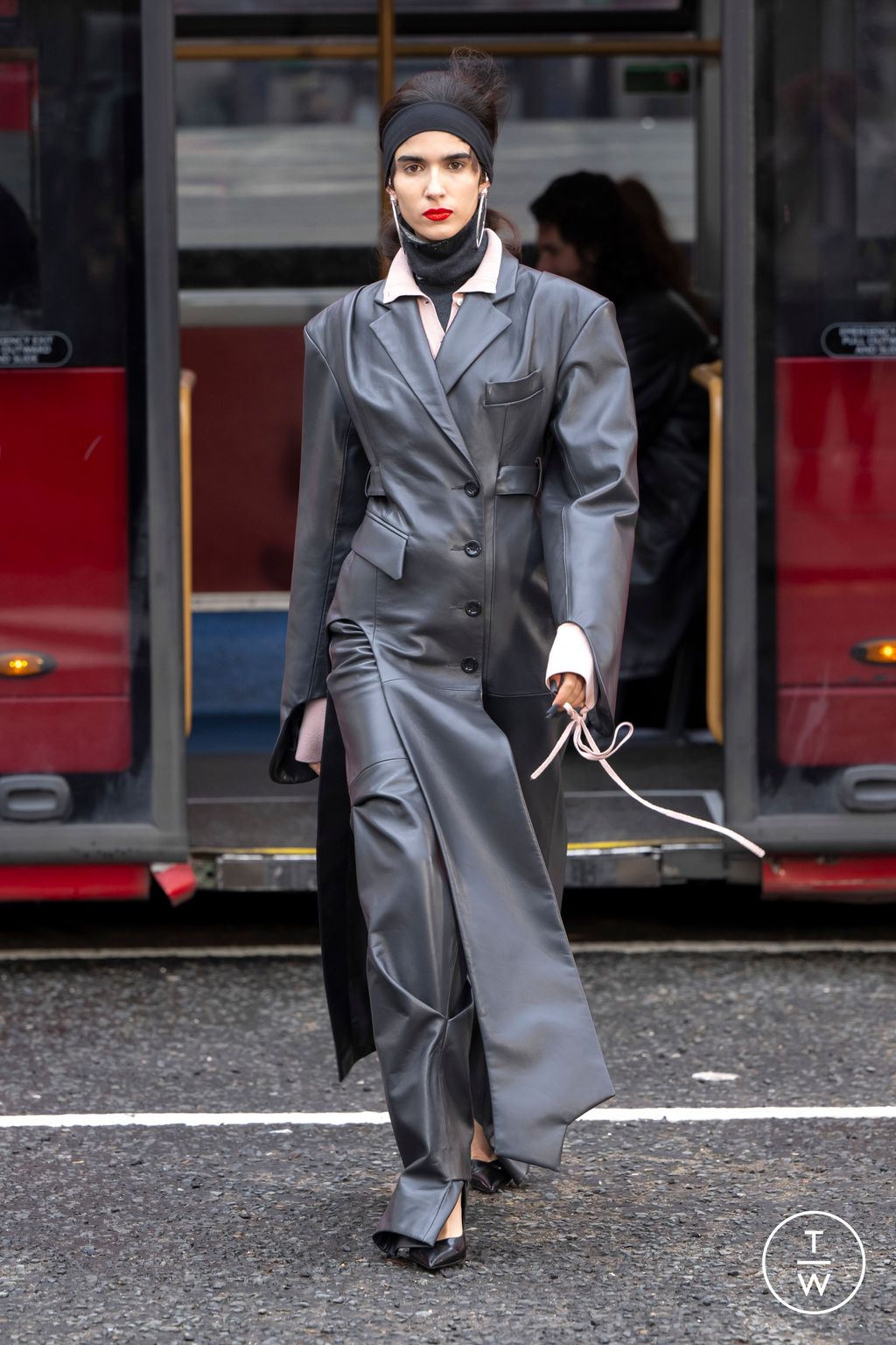 Fashion Week London Fall/Winter 2024 look 12 from the SRVC collection womenswear