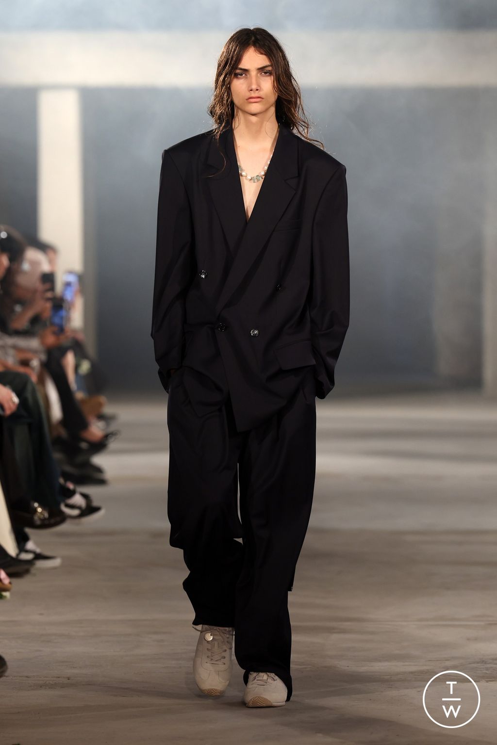 Fashion Week Paris Spring-Summer 2025 look 1 from the System Studios collection 男装