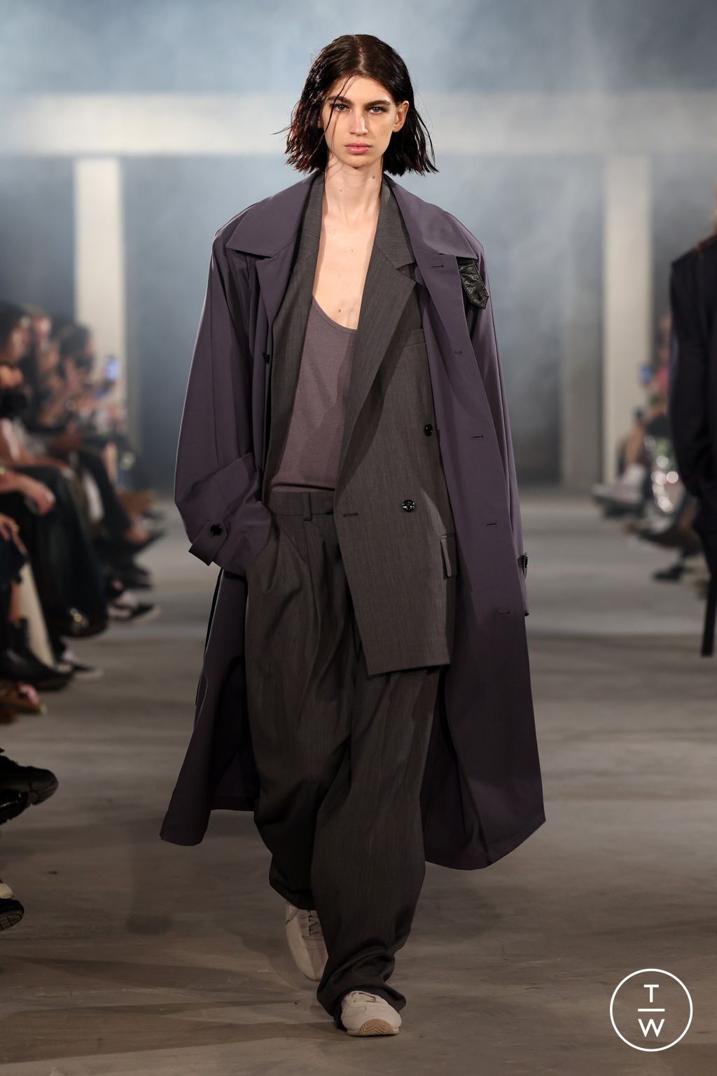 Fashion Week Paris Spring-Summer 2025 look 2 from the System Studios collection 男装