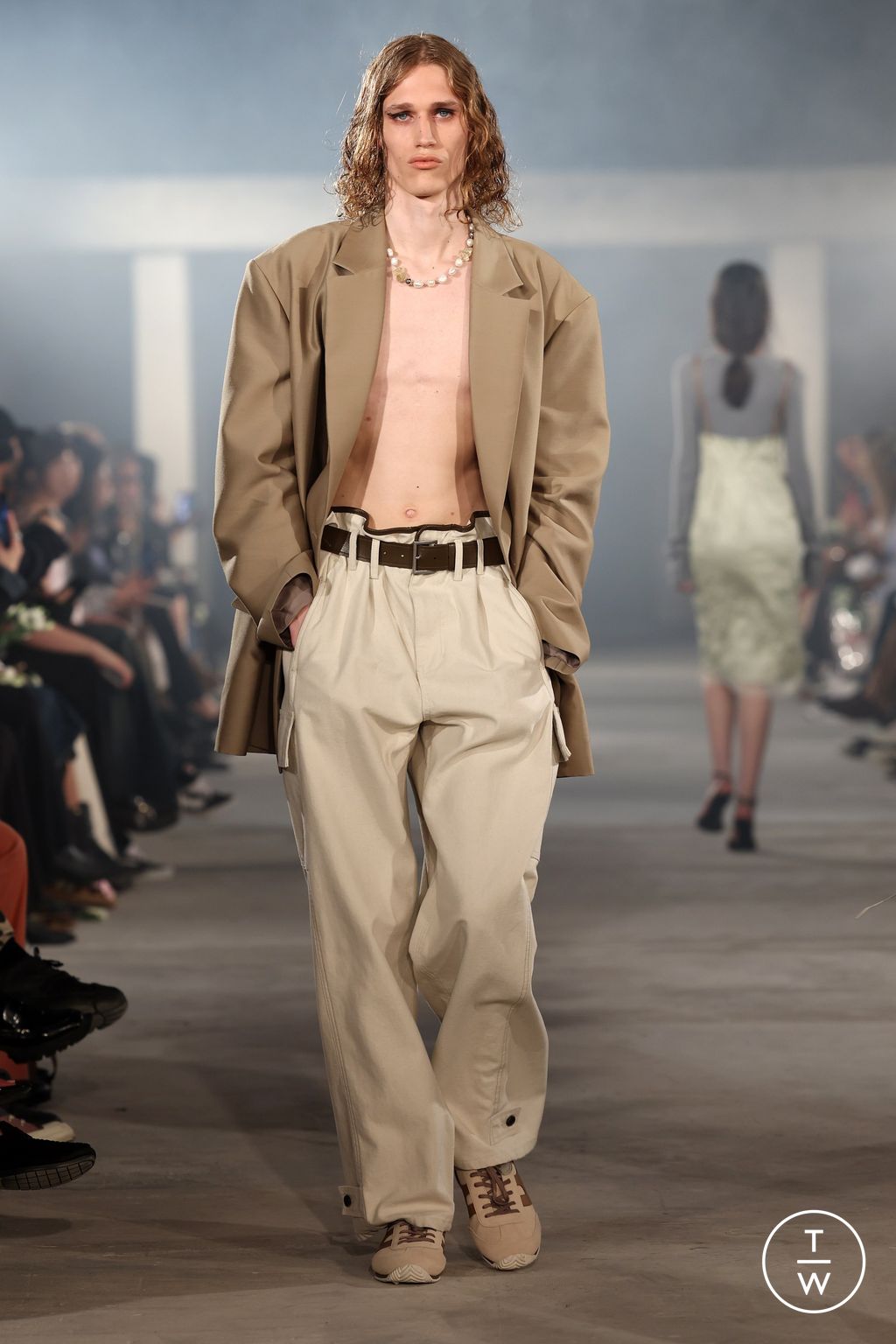 Fashion Week Paris Spring-Summer 2025 look 6 from the System Studios collection 男装