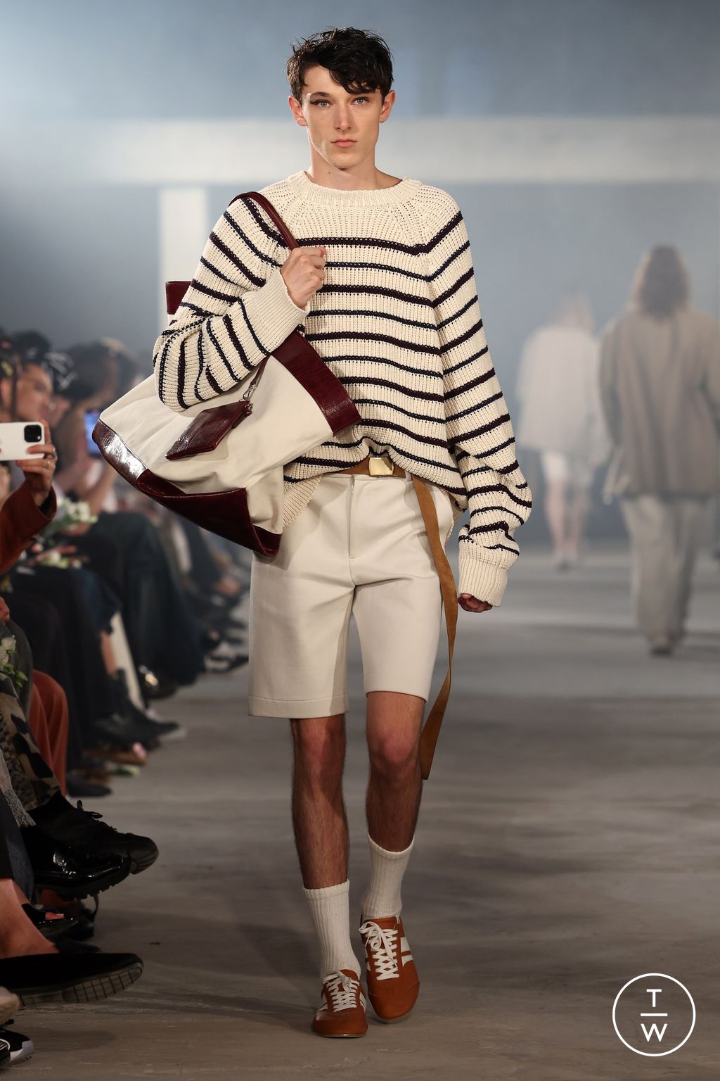 Fashion Week Paris Spring-Summer 2025 look 8 from the System Studios collection 男装